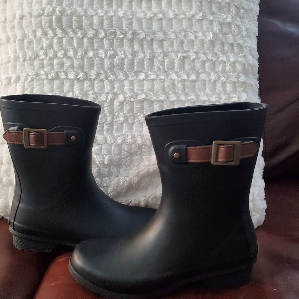 Rubber Rain Boots Size 7  CHOOKA
